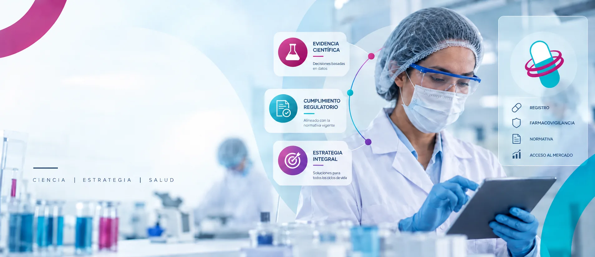 Profesional farmacéutica con gorro, mascarilla y guantes consultando una tableta en el laboratorio
